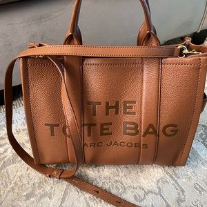 Marc jacobs the tote bag size small in leather